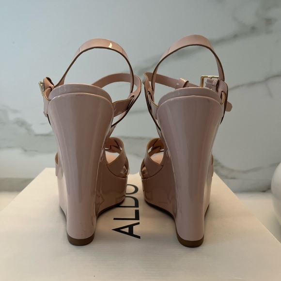 Gorgeous nude Aldo wedges - Picture 3 of 5